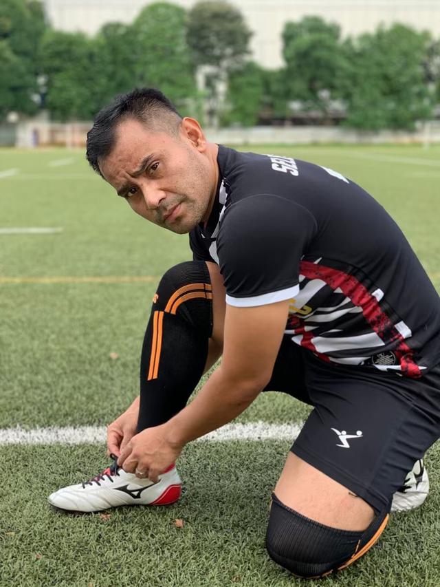 Gaya Judika Saat Bermain Sepak Bola