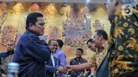 Menteri BUMN Erick Thohir bersama Menteri Investasi atau Kepala Badan Koordinasi Penanaman Modal (BKPM) Bahlil Lahadalia seusai mengikuti rapat kerja bersama di kompleks Parlemen, Senayan, Jakarta, Kamis (8/9/2022). Rapat kerja antara Komisi VI DPR, Kementerian BUMN, dan Kementerian Investasi atau Badan Koordinasi Penanaman Modal (BKPM) tersebut membahas kinerja keuangan BUMN yang terdampak utang luar negeri serta perkembangan investasi di Indonesia pada 2021 dan 2022. (Liputan6.com/Angga Yuniar)