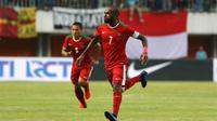 Boaz Solossa saat melawan Vietnam pada laga uji coba di Stadion Maguwoharjo, Sleman, Minggu (09/10/2016). (Bola.com/Nicklas Hanoatubun)