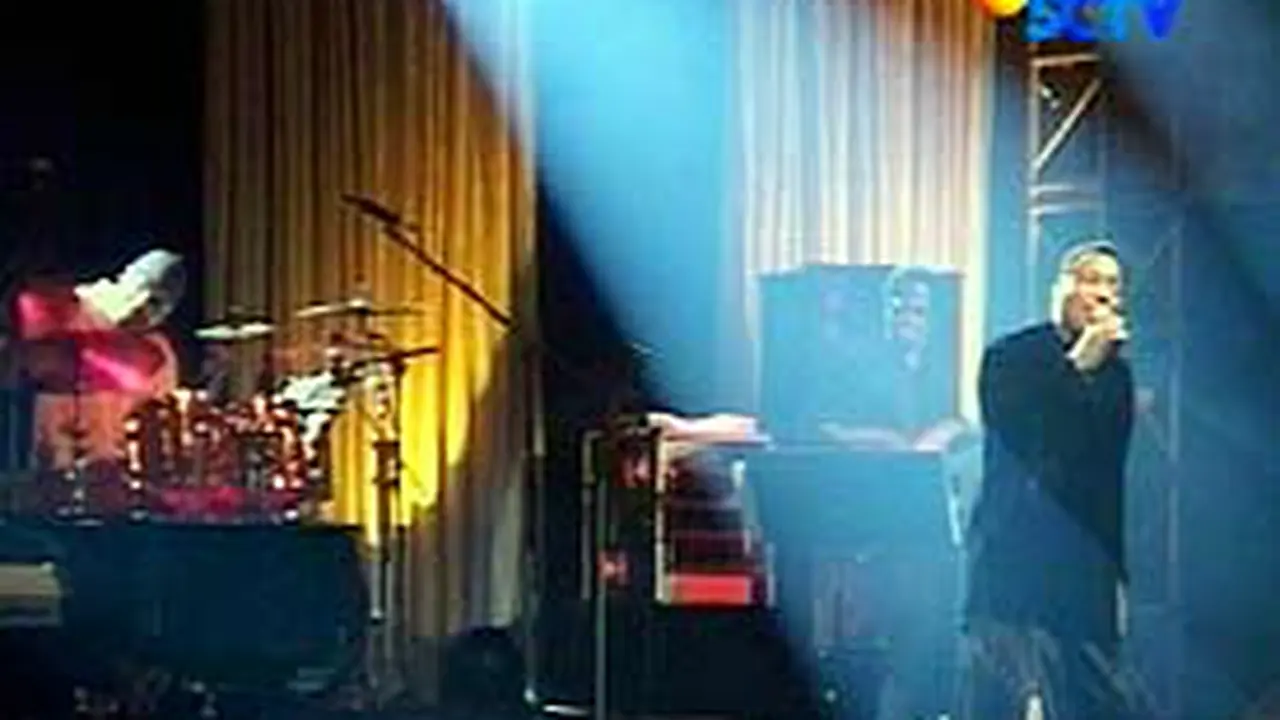 051206agb.jpg