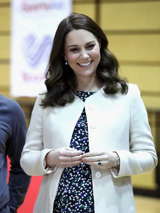 Sebelumnya diberitakan jika Kate dilarikan ke rumah sakit St. Mary Hospital di London pada pukul 06.00 pagi waktu setempat. Ia memutuskan pergi ke rumah sakit setelah mengalami kontraksi ringan. (AFP/Chris Jackson/POOL)