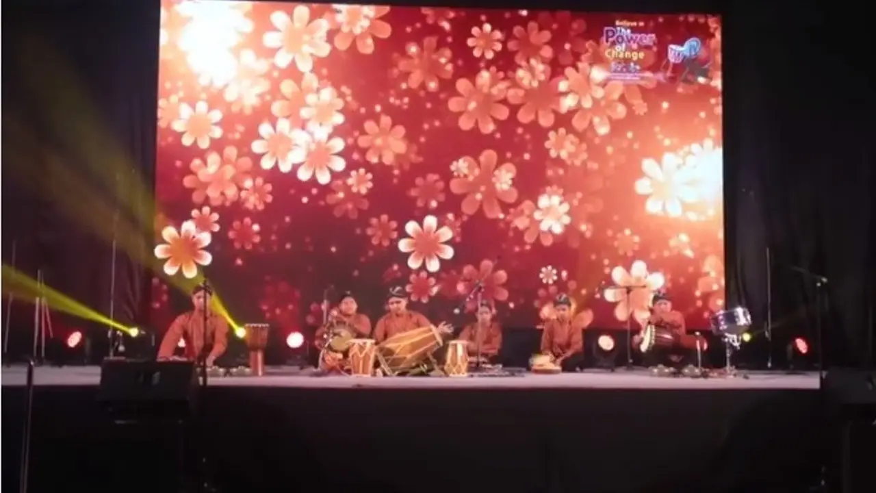 Kelompok musik tunanetra Puser Bumi yang tampil di Bangkok. (Dokumentasi KBRI Bangkok)
