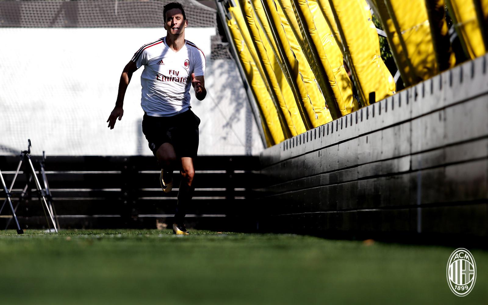 Striker AC Milan Nikola Kalinic (acmilan.com)