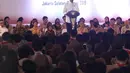 Presiden Joko Widodo (Jokowi) memberikan sambutan saat penyerahan Kartu Indonesia Pintar (KIP) di SLB Negeri Pembina, Jakarta, Rabu (6/3). Jokowi membagikan 3.300 KIP untuk pelajar di wilayah Jakarta Selatan. (Liputan6.com/Angga Yuniar)