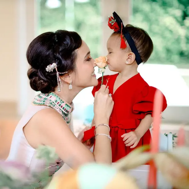 7 Momen Ulang Tahun Pertama Anak Shandy Aulia, Pakai Tema Imlek