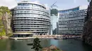 Hotel Intercontinental Shanghai Wonderland yang dibangun di lokasi bekas tambang di distrik Songjiang, 13 November 2018. Hotel dengan 336 kamar ini memiliki restoran dan fasilitas olahraga serta rekreasi termasuk bungee jumping. (JOHANNES EISELE/AFP)