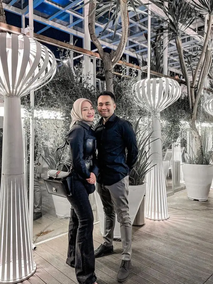 Potret Nathalie Holscher CLBK Bareng Mantan Kekasih, Tampil Serasi Serba Hitam saat Dinner