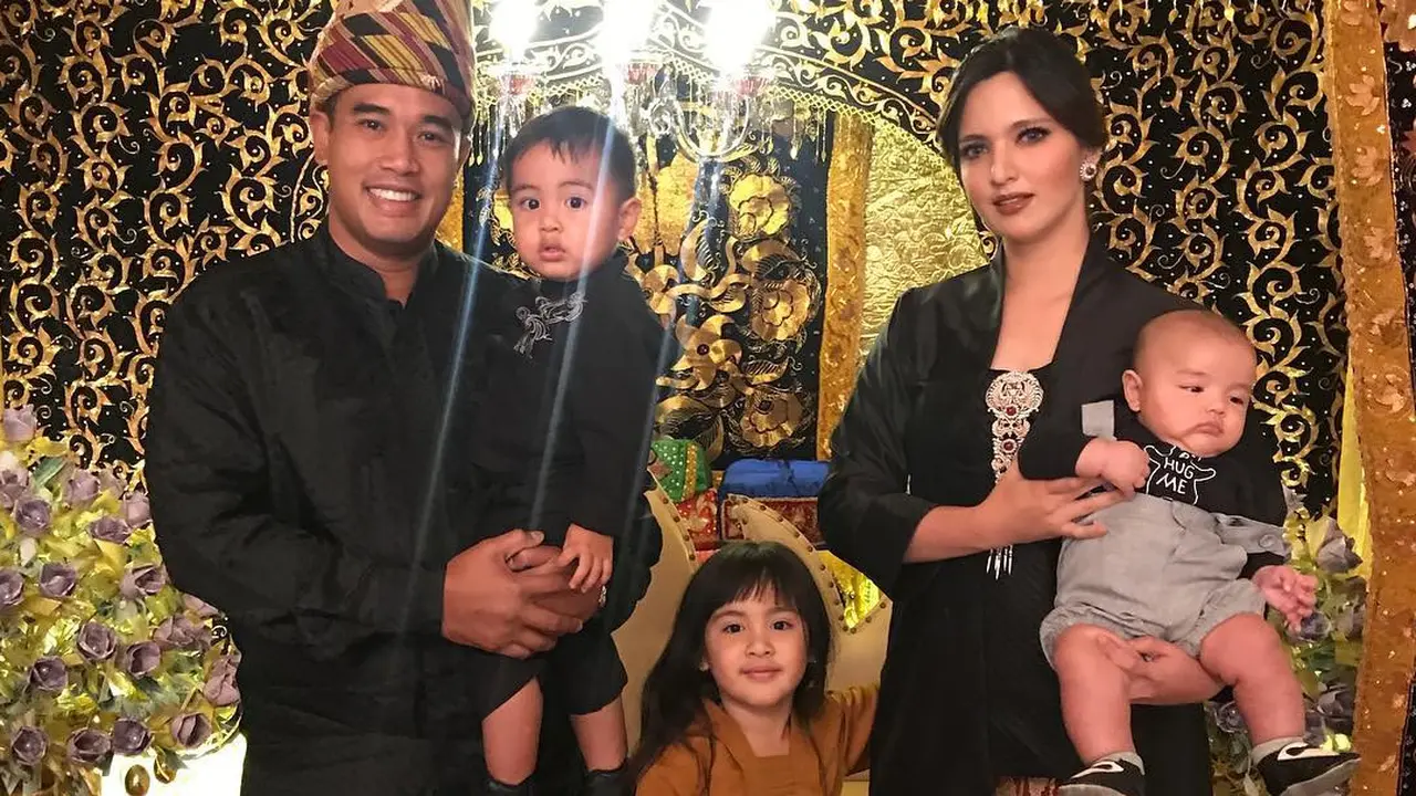 [Bintang] Nia Ramadhani dan Ardi Bakrie