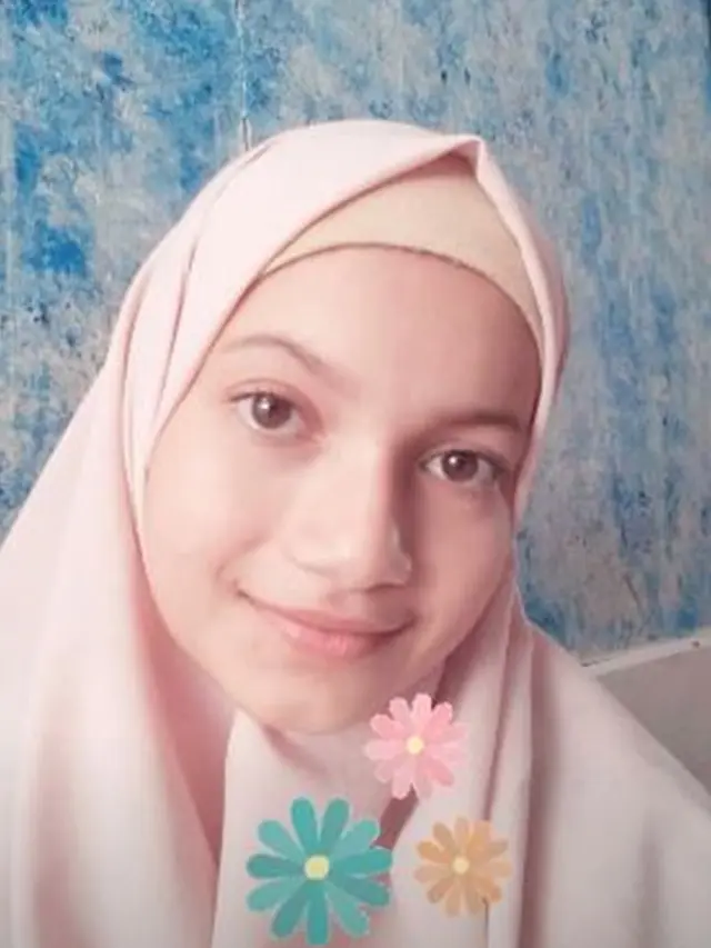 6 Potret Ratu Sofya 'Dari Jendela SMP' saat Berhijab, Bikin Pangling