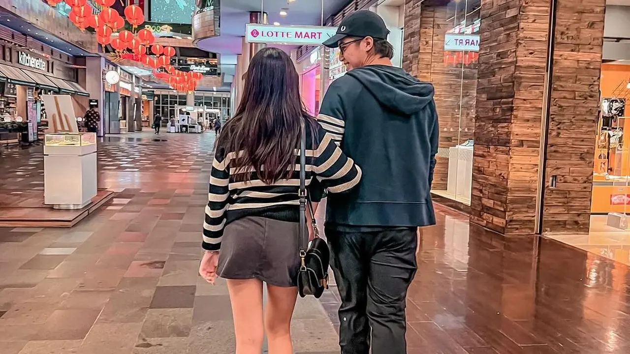 Potret kedekatan Shafeaa dan El Rumi. [Foto: Instagram/elelrumi]