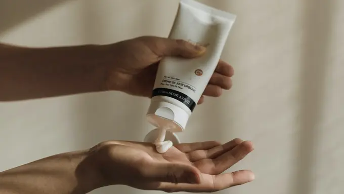 Apakah Penderita Autoimun Kulit Boleh Pakai Skincare? Ini Kata Dokter