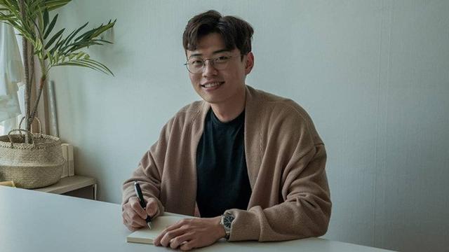 7 Pesona Jang Hansol, YouTuber Korea Roemit yang Dikenal Medok