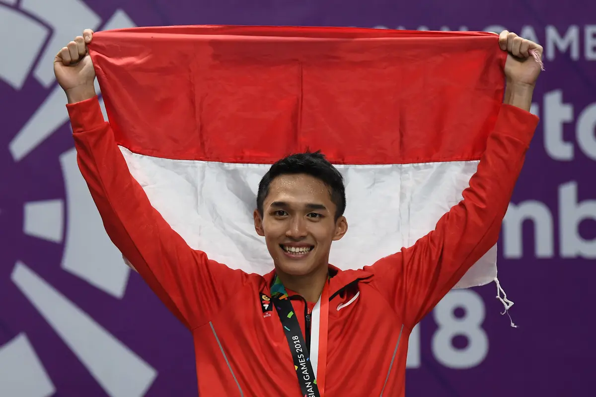 Momen Jonatan Christie Gigit Medali Emas Asian Games