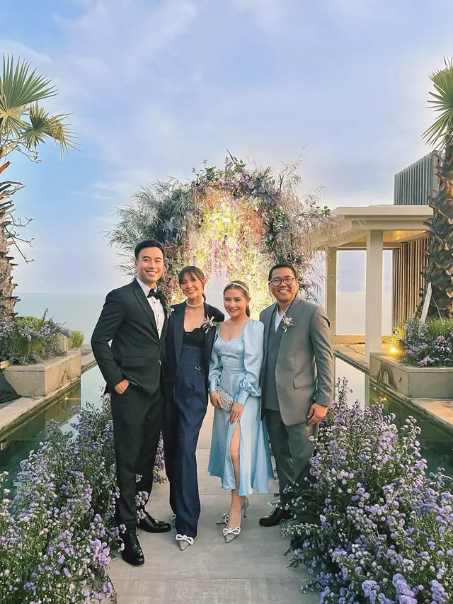 7 Potret Prilly Latuconsina di Resepsi Maudy Ayunda Bersama Iman Usman