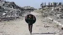 Sebelumnya, kesepakatan damai antara Israel dan milisi Hamas mencakup sejumlah poin penting, di antaranya penghentian total semua aksi permusuhan, penarikan pasukan Israel dari Gaza, pembukaan akses penuh untuk masuknya bantuan kemanusiaan, serta pertukaran tahanan antara kedua belah pihak. (Eyad BABA/AFP)