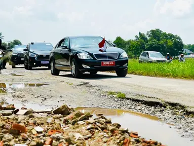 Ruas jalan pertama yang ditinjau Presiden Joko Widodo atau Jokowi dalam kunjungan kerja ke Provinsi Lampung, Jumat (5/5/2023). Pada pukul 10.30 WIB, jalan pertama yang ditinjau adalah Jalan Terusan Ryacudu Kabupaten Lampung Selatan. (Foto: Laily Rachev - Biro Pers Sekretariat Presiden)