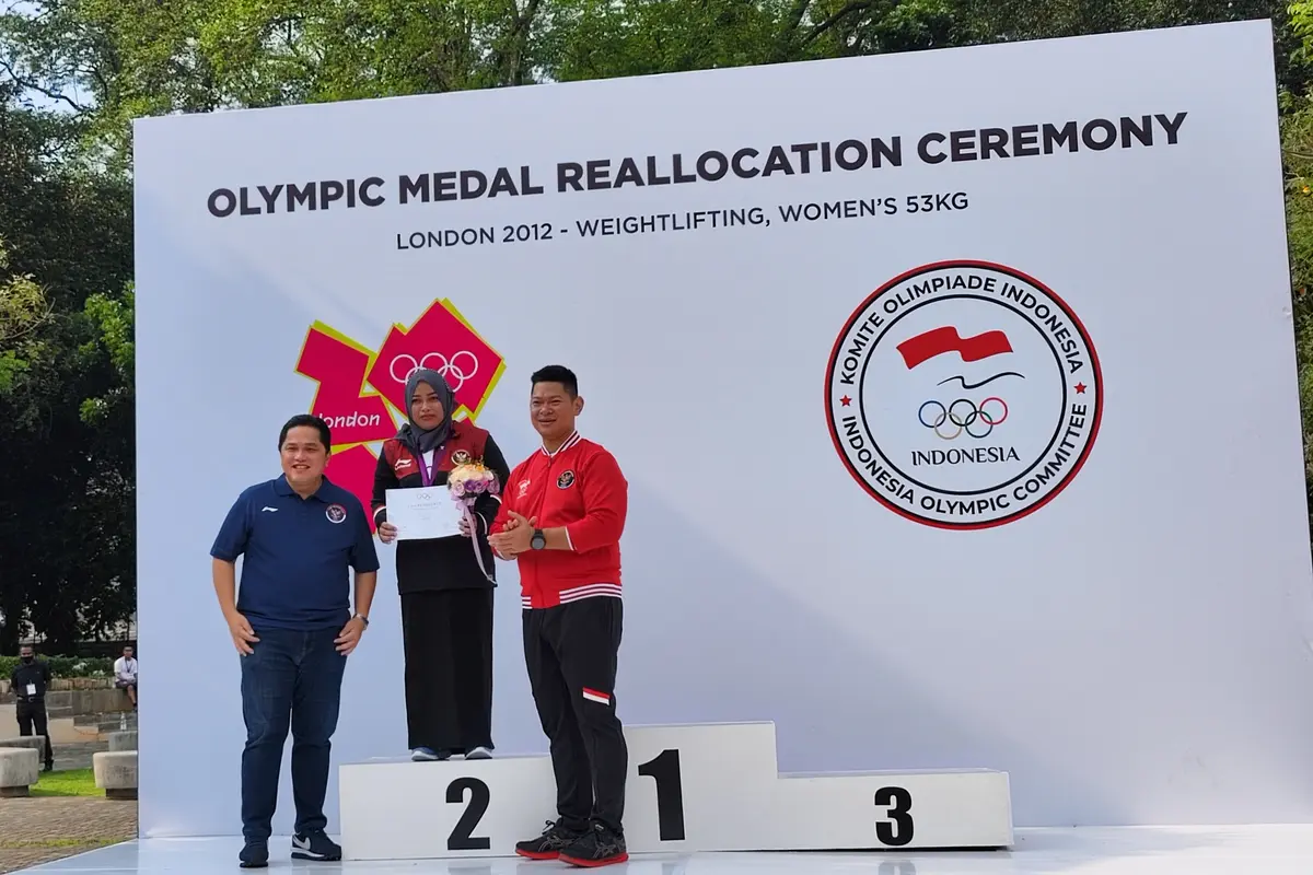 Citra Febrianti akhirnya dikalungi medali perak Olimpiade 2012