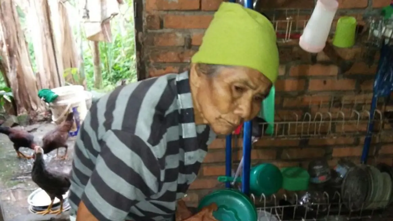 [Bintang] Jadi Korban First Travel, Nenek Ini Akhirnya Bisa Umrah dengan Bantuan Netizen