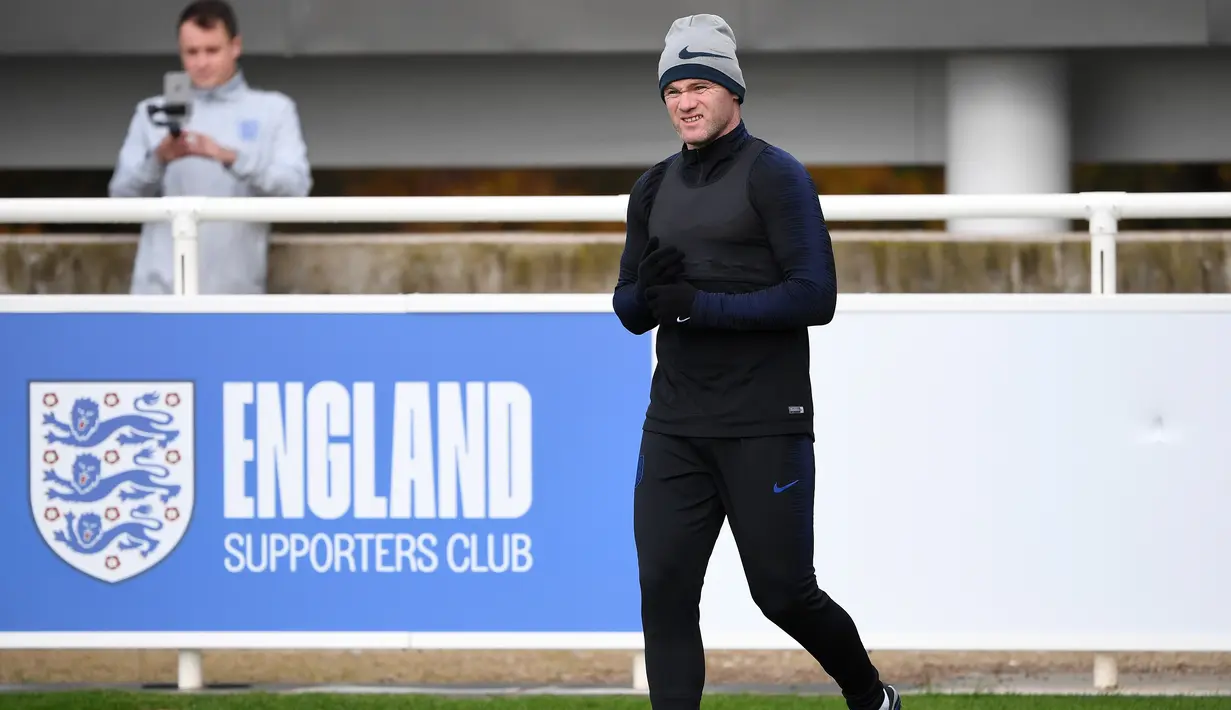 Mantan kapten timnas Inggris, Wayne Rooney bersiap memainkan laga terakhirnya bersama the Three Lions tengah pekan ini. Rooney berjanji akan tampil maksimal di depan pendukung timnas Inggris. (AFP/Paul Ellis)