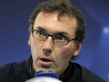 Pelatih Bordeaux, Laurent Blanc di saat sesi konferensi pers di Gerland Stadium, Lyon, 29 Maret 2010 jelang leg pertama babak perempat final Liga Champions melawan Lyon. AFP PHOTO / PHILIPPE DESMAZES 