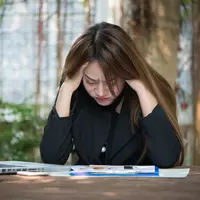 Busy Broke: Kerja Tiada Henti, Kantong Tetap Sepi./Copyright freepik.com/author/jcomp