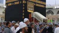 Menteri Agama Lukman Hakim Saifuddin berkesempatan memasuki Kakbah untuk pertama kalinya. (www.haji.kemenag.go.id)