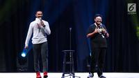 Komika Rizky Firdaus Wijaksana atau Uus (kiri) dan Muhammad Hifdzi Khoir saat menjadi pembawa acara Jakarta Internasional Comedy Festival (JICOMFEST) 2019 di JIExpo, Kemayoran, Jakarta, Sabtu (3/8/2019). Aksi para komika sukses mengocok perut pengunjung JICOMFEST 2019. (Dream.co.id/Deki Prayoga)