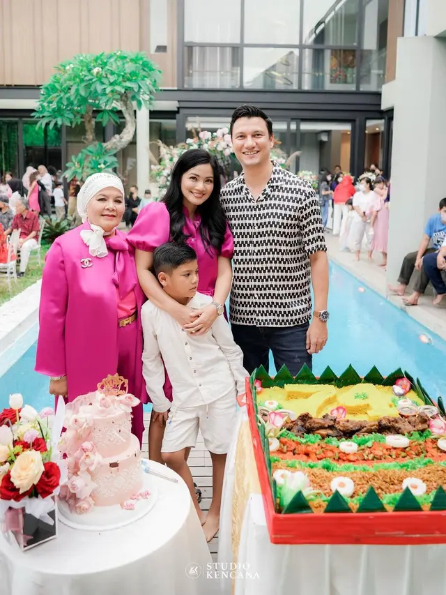 7 Potret Pesta Ulang Tahun Ibunda Titi Kamal, Meriah Bernuansa Pink