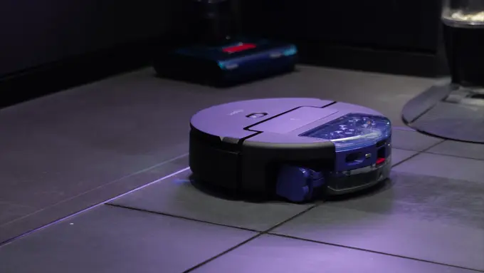 Dyson Spot+Scrub™ Ai membersihkan lantai maksimal dengan AI. Dok. Dyson