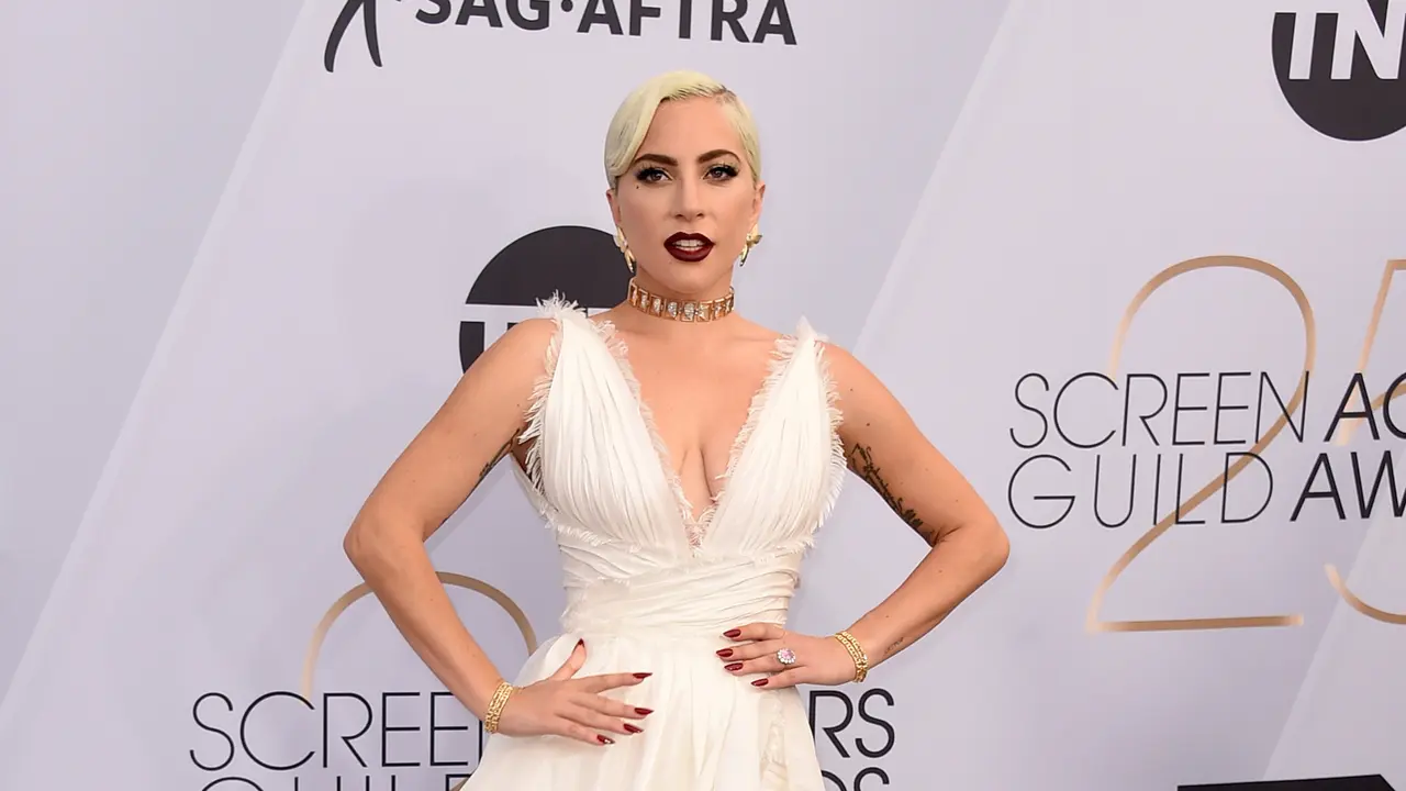 Pesona Lady Gaga Bergaun Seksi Saat Hadiri SAG Awards 2019