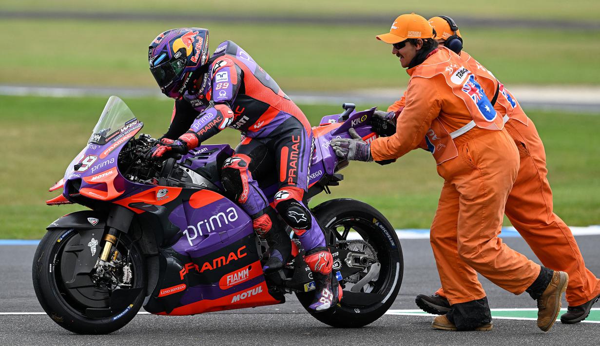 Jorge Martin menempati posisi keempat dengan menorehkan waktu 1 menit 27,967 detik pada latihan bebas yang berlangsung di sirkuit Phillip Island, Australia tersebut. (AFP/Paul Crock)