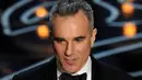 Tahun 1985 merupakan kemunculan pertama di filmnya yang berjudul My Beautiful Laundrette. Oscar pertama yang diraihnya setelah tampil dalam film My Left Foot, di situ ia berperan sebagai seorang pria lumpuh. (AFP/Bintang.com)