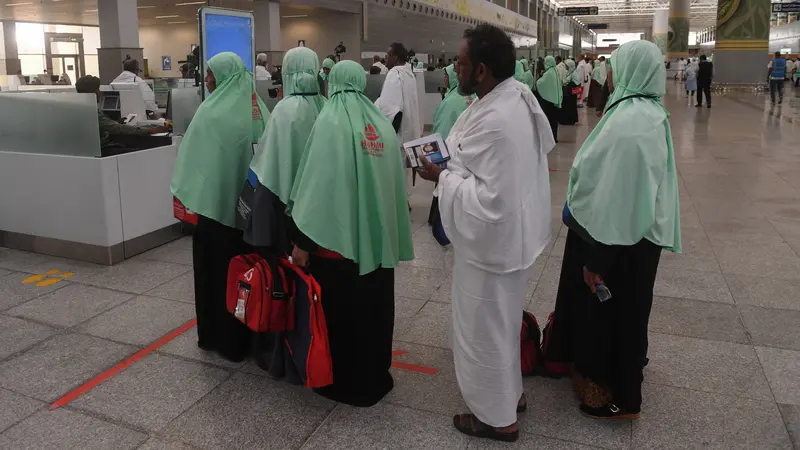 Jemaah Haji di Bandara King Abdul Aziz, Arab Saudi