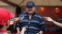 Gubernur Sumatera Selatan  Alex Noerdin memberikan keterangan pers saat peluncuran logo Asian Games 18th di Senayan, Jakarta, Sabtu (27/12/2015).. Palembang dan Jakarta Menjadi tuan Rumah Asian Games. (Bola.com/Nicklas Hanoatubun)