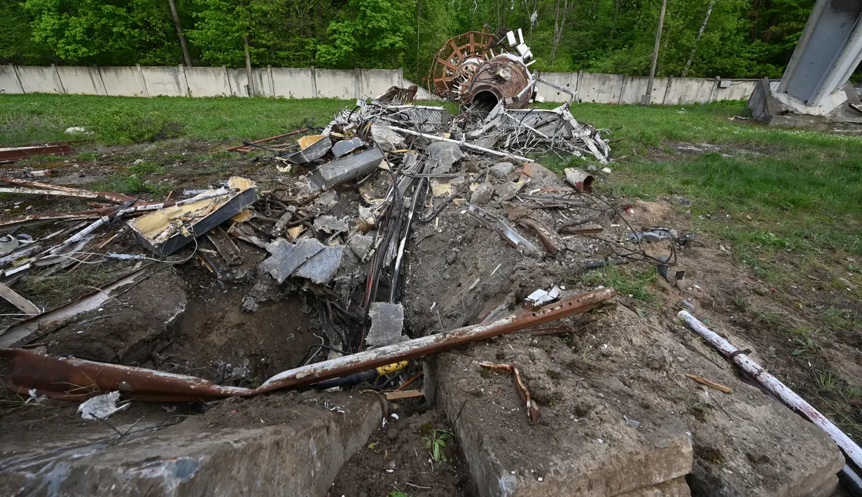 Tidak ada korban jiwa yang dilaporkan karena orang-orang berlindung selama serangan tersebut, menurut Gubernur Kharkiv Oleh Syniehubov. (SERGEY BOBOK / AFP)