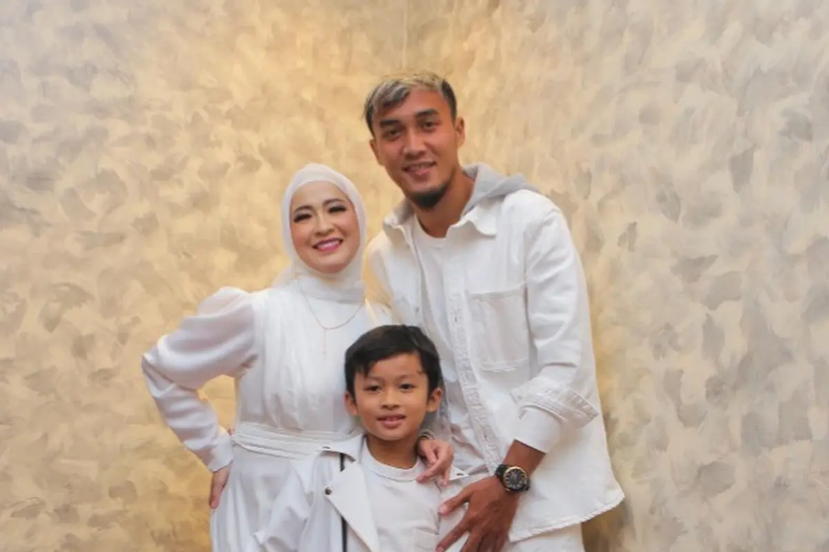 Potret Miro Materazzi bersama Okie Agustina dan Gunawan Dwi Cahyo (Sumber: Instagram/miromaterazzi)