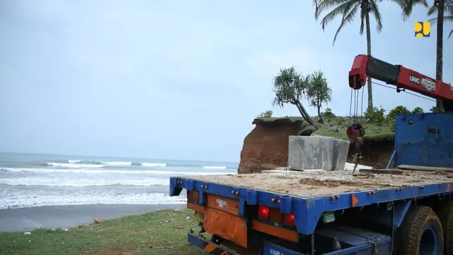 Kementerian PUPR membangun pengaman pantai di Bengkulu untuk melindungi pantai dari resiko abrasi dan erosi akibat terjangan ombak. (Dok Kementerian PUPR)