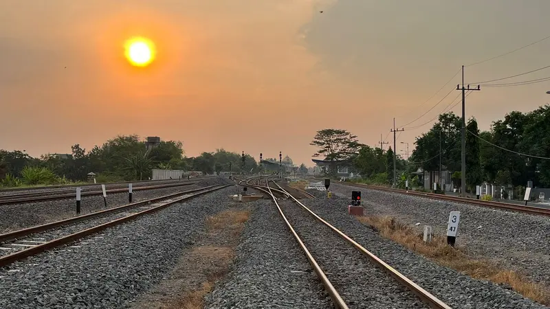 jalur ganda Kereta Api (KA) antara Stasiun Mojokerto - Stasiun Sepanjang Sidoarjo, telah dioperasikan mulai Jumat (1/12/2023). (Istimewa)