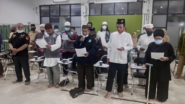 Ustaz Abdul Somad bersama pemuka agama dan tokoh masyarakat menyampaikan sikap atas aksi penolakan Rizieq Shihab dan penahanan Ketua FPI Pekanbaru.