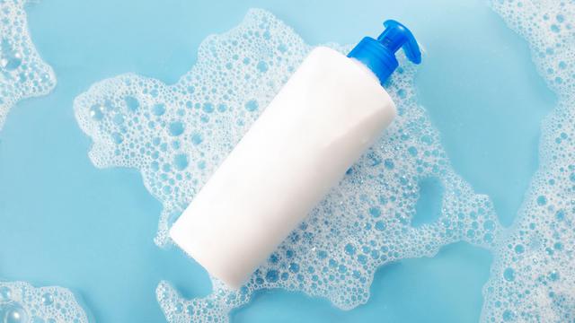 Rambut Menipis pada Pria, Apa Sih Penyebabnya? Waspadai Risiko Kebotakan, Temukan Solusinya!