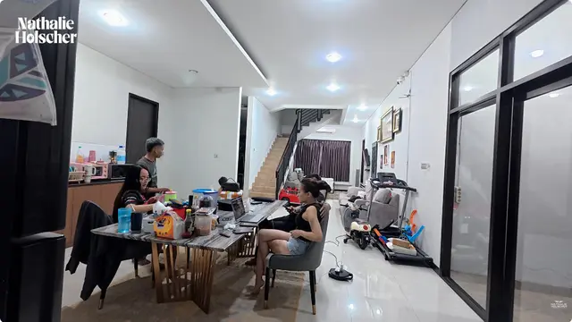 Potret Ruang Makan di Rumah Nathalie Holscher (YouTube NATHALIE HOLSCHER)