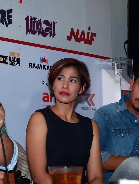 "Kita patut bangga memiliki banyak musisi yang telah memberikan warna bagi musik Indonesia. Di panggung KCMI ini juga, musisi bertemu dan berinteraksi dengan para fansnya," kata Artha Bangun selaku perwakilan dari arbpro! (Deki Prayoga/Bintang.com)