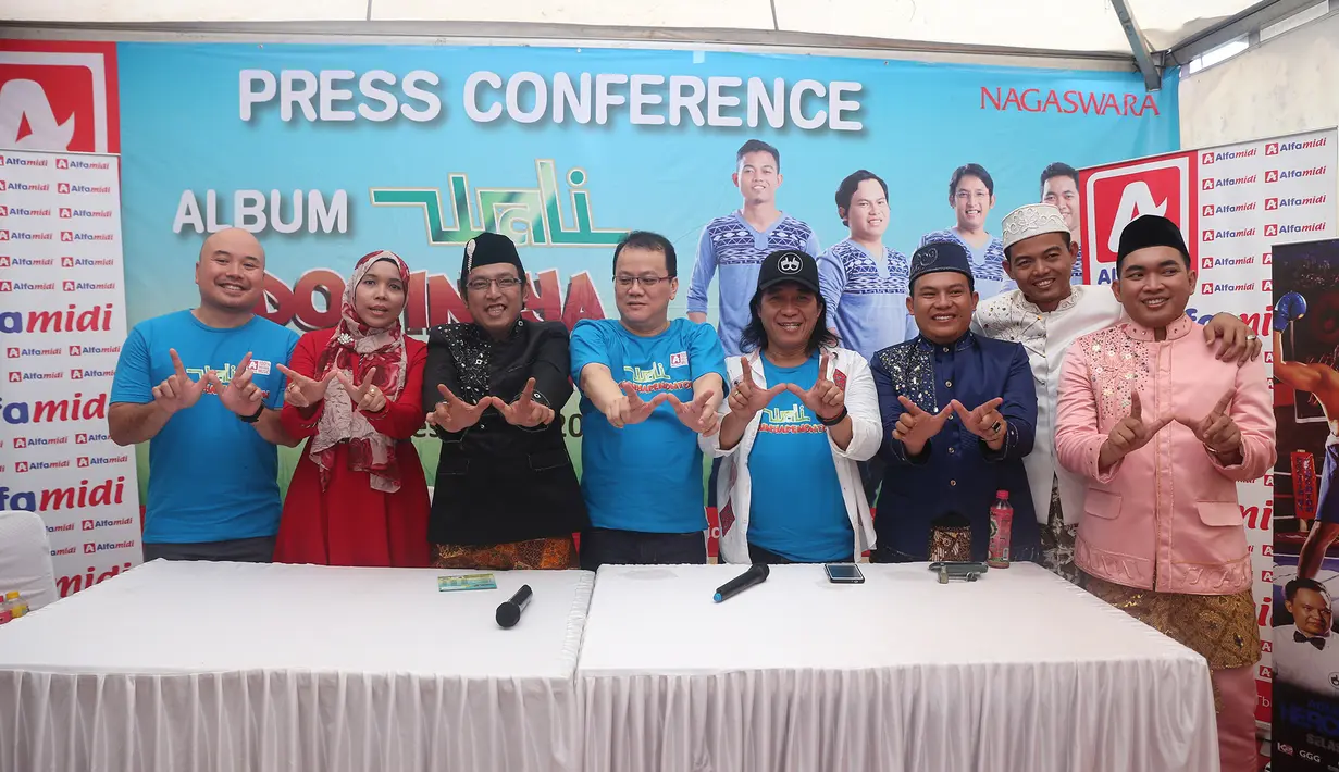 Tak sampai disitu, lewat album ‘Doain Ya Penonton’ ini Wali menyisihkan setiap hasil penjualannya untuk didonasikan kepada beasiswa pendidikan bagi santri atau pelajar melalui ‘Wali Care’. (Andy Masela/Bintang.com)