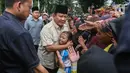 Warga antusias menyambut Prabowo untuk sekedar bersalaman. (Liputan6.com/Angga Yuniar)