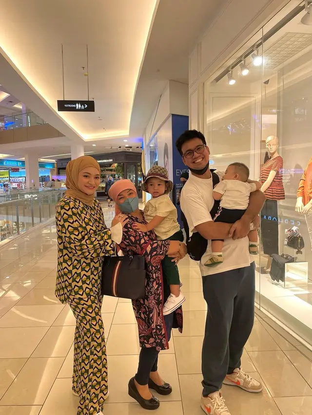 6 Momen Kedekatan Nathalie Holscher dan Dewi Zuhriati Oma Gala, Berawal Dari Konten