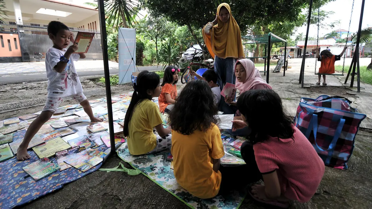 Mendekatkan Anak-Anak dengan Buku di Taman Baca Akhir Pekan