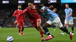 Bertandang ke markas Manchester City, Liverpool berhasil mengemas tiga poin berharga lewat kemenangan 2-0. (Paul ELLIS/AFP)