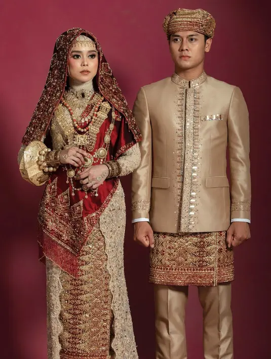 Sempat izin beberapa kali dalam pekerjaan. Diakui Billar semuanya dilakukan karena mempersiapkan urusan lamaran dan pernikahannya. Ia pun meluangkan waktu untuk mengurusnya lagi. (Instagram/lestykejora)