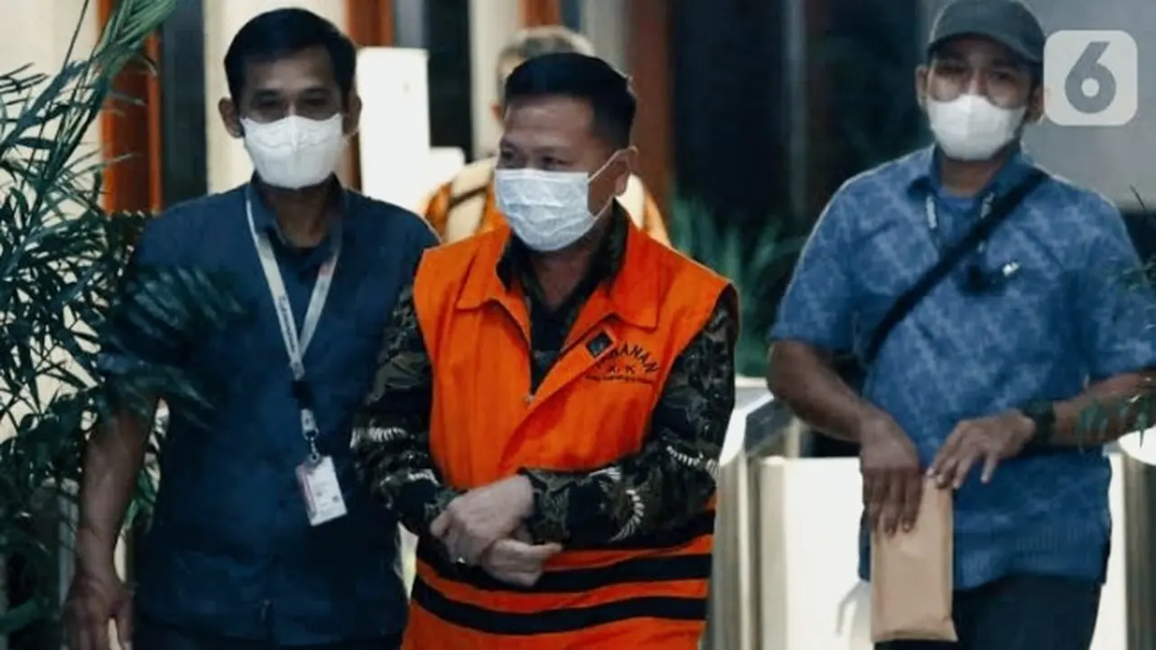Mantan Kepala BPN Riau M Syahrir, tersangka suap perpanjangan HGU di Kabupaten Kuansing, saat ditahan KPK.