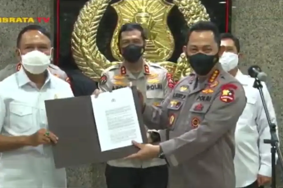 Menteri Pemuda dan Olahraga (Menpora) Zainudin Amali menyambangi Kapolri Jenderal Listyo Sigit Prabowo di Rupatama Mabes Polri, Jakarta Selatan.